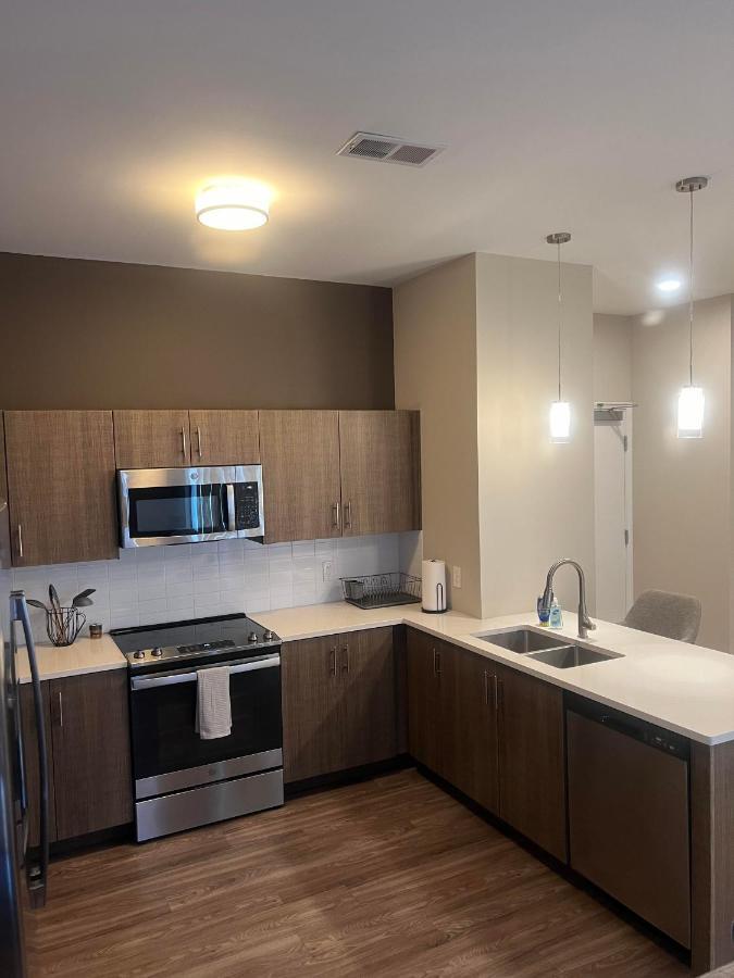 End Of Summer Deals!! Modern 2 Bed 1 Bedroom In Heart Of Midtown Kansas City! Exterior photo